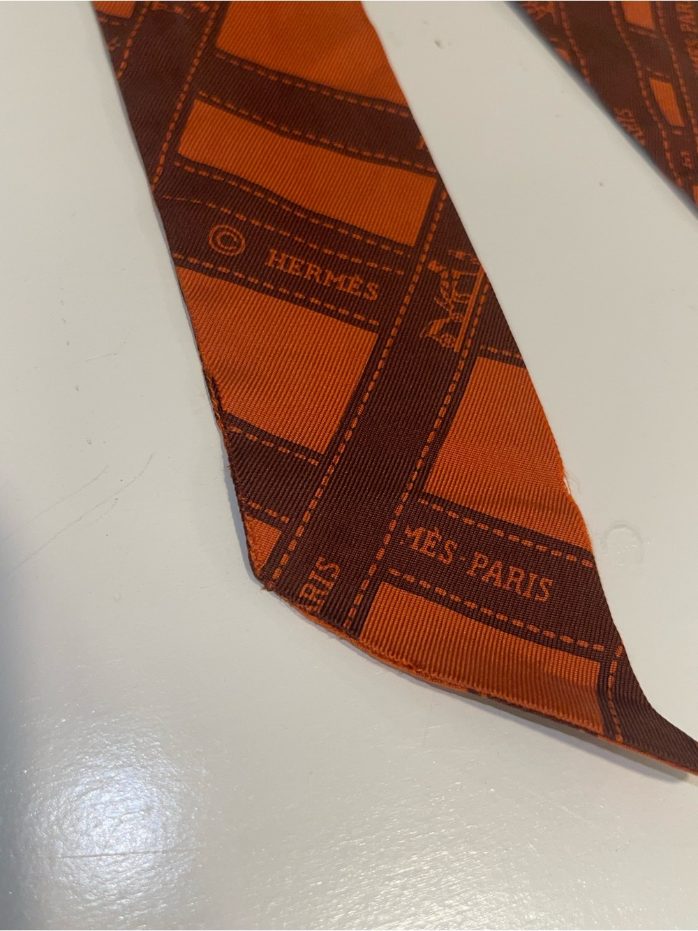 Hermès Twilly Scarf Orange Brown Pattern with Box - Fair Condition - Picture 6 of 11